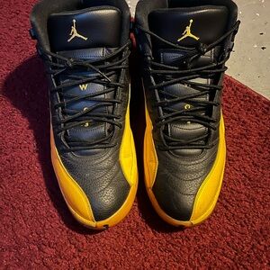 Jordan Men's Black and Gold Sneakers